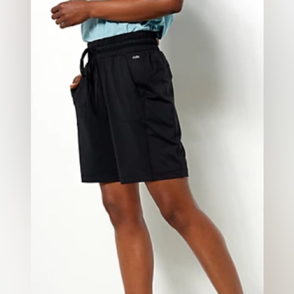 Zuda - NEW - Petite Z-Cool Shorts with Pockets. Black. Petite XXS